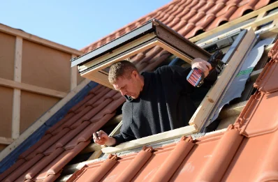 Pose de fenêtres de toit Velux à Monbrun